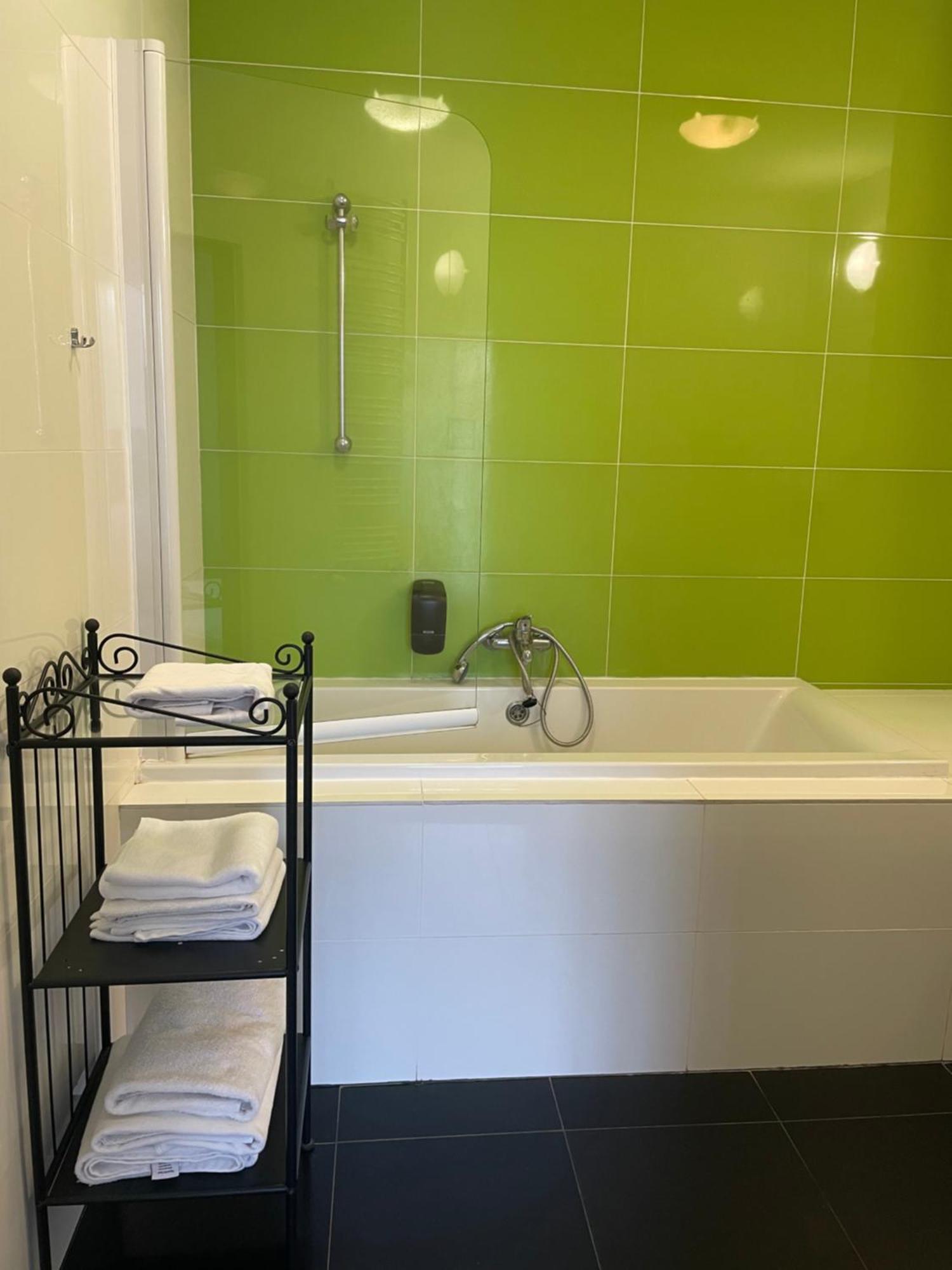 Aparthotel Dom Pracy Tworczej Uniejów Zimmer foto