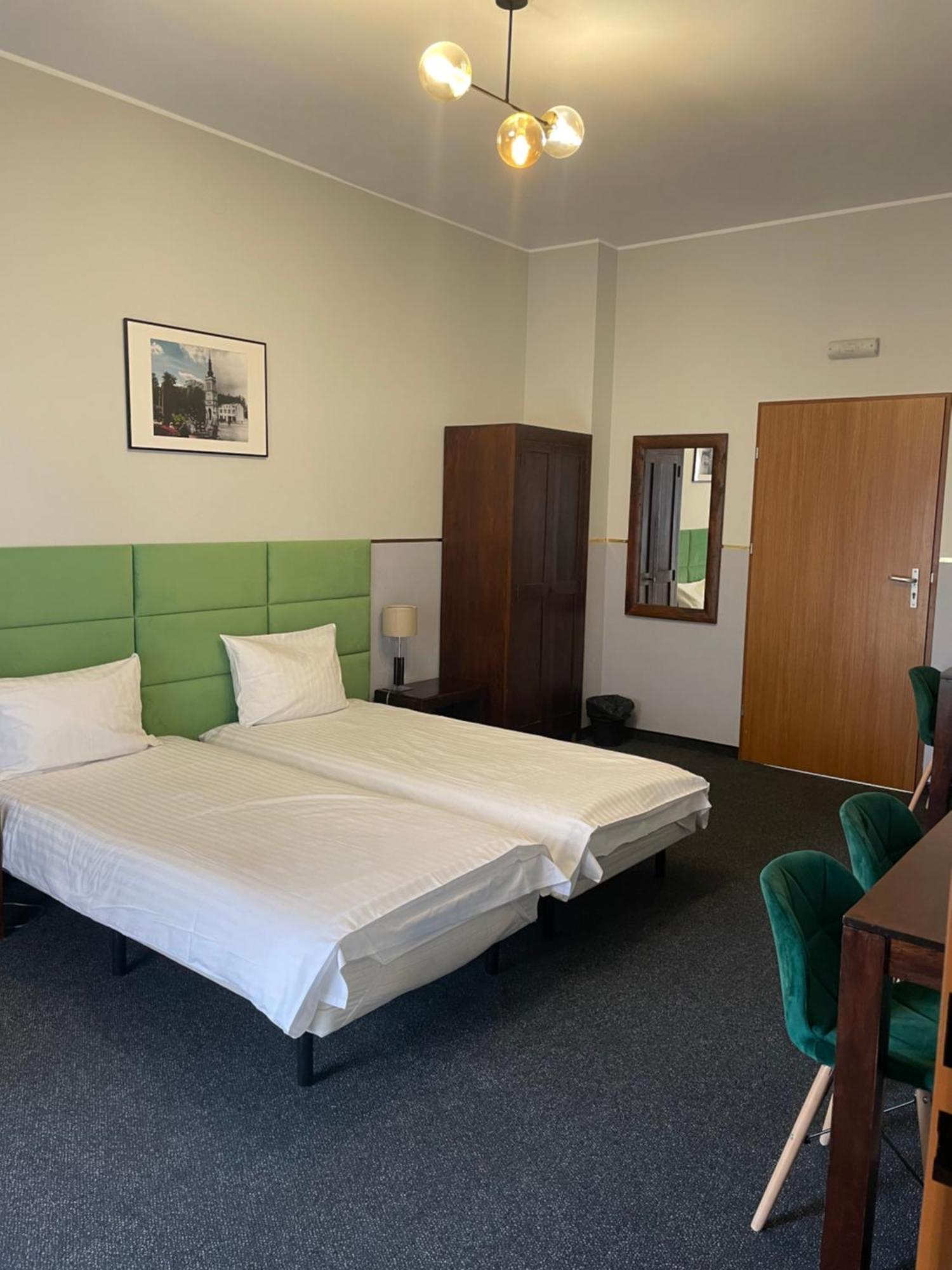 Aparthotel Dom Pracy Tworczej Uniejów Zimmer foto