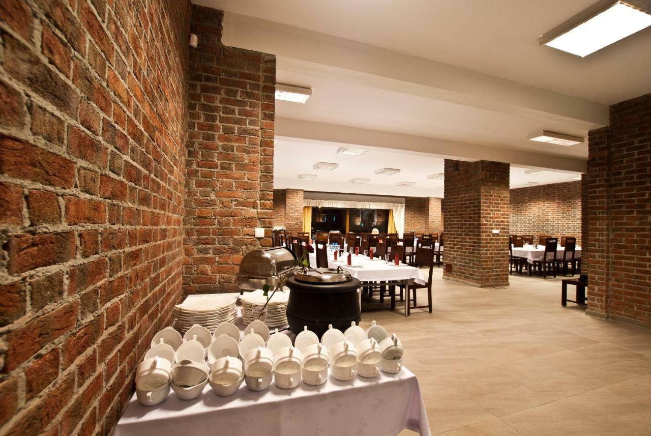 Aparthotel Dom Pracy Tworczej Uniejów Exterior foto