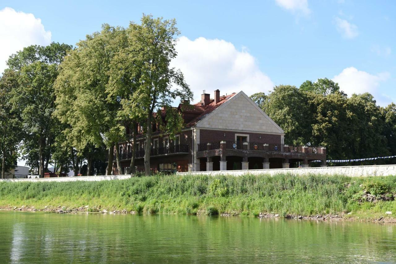 Aparthotel Dom Pracy Tworczej Uniejów Exterior foto