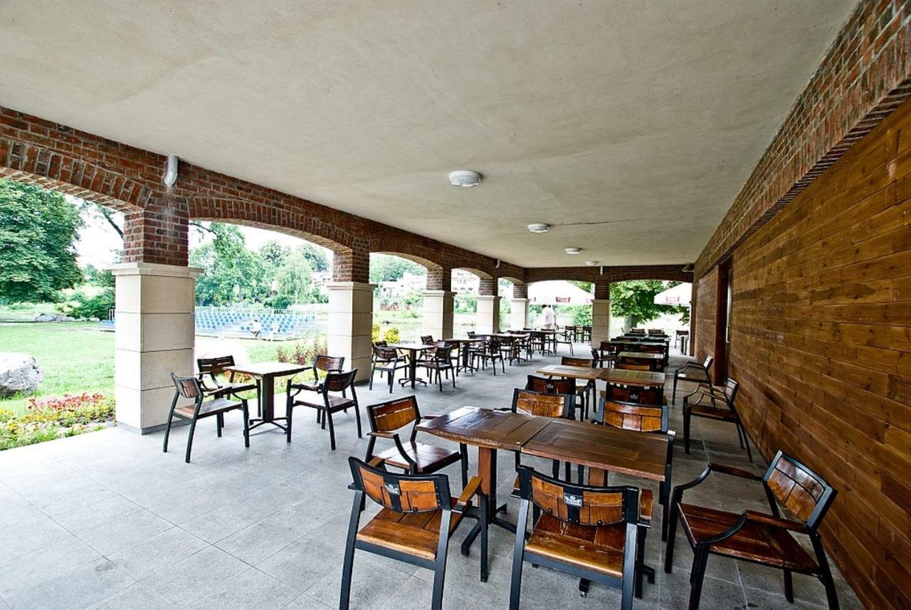 Aparthotel Dom Pracy Tworczej Uniejów Exterior foto